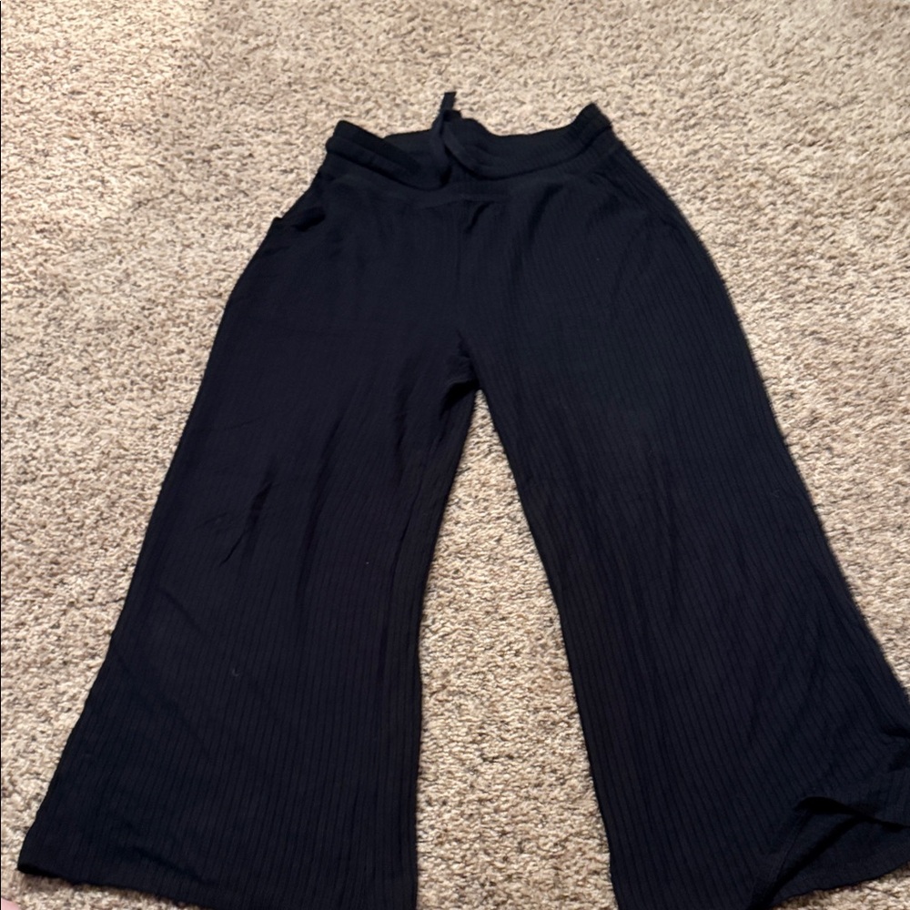 Beyond Yoga Black Cropped Pants
